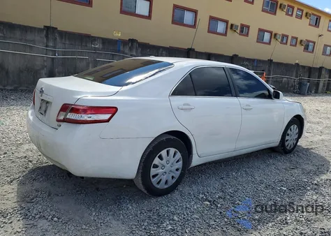 2010 Toyota Camry Base z USA, uszkodzony, nr VIN 4T1BF3EK0AU562635
